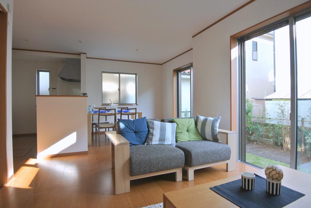 Same specifications photos (living). Seller construction cases