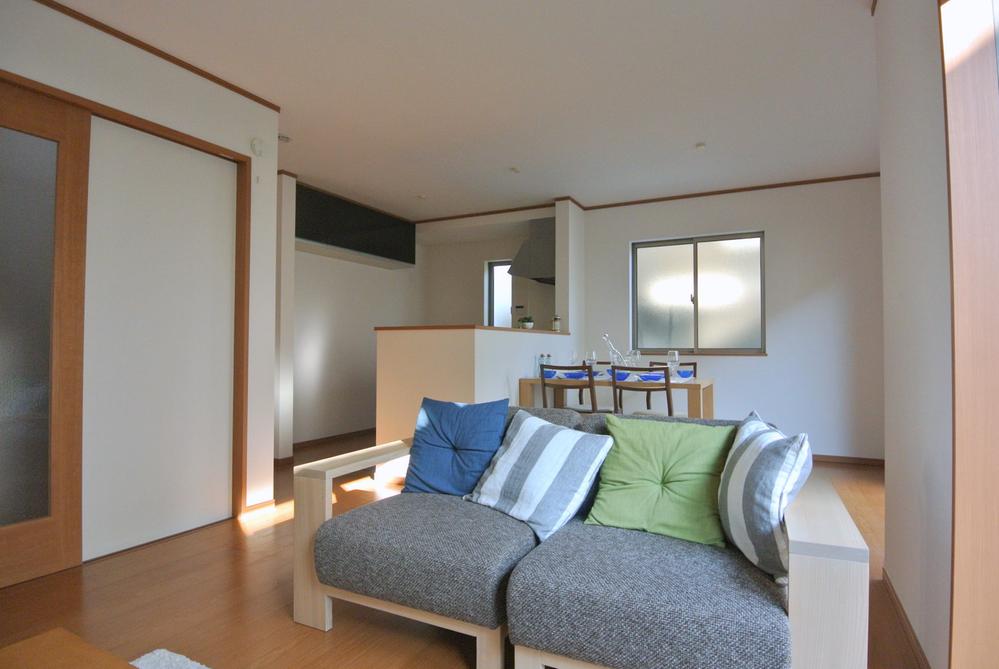 Same specifications photos (living). Seller construction cases