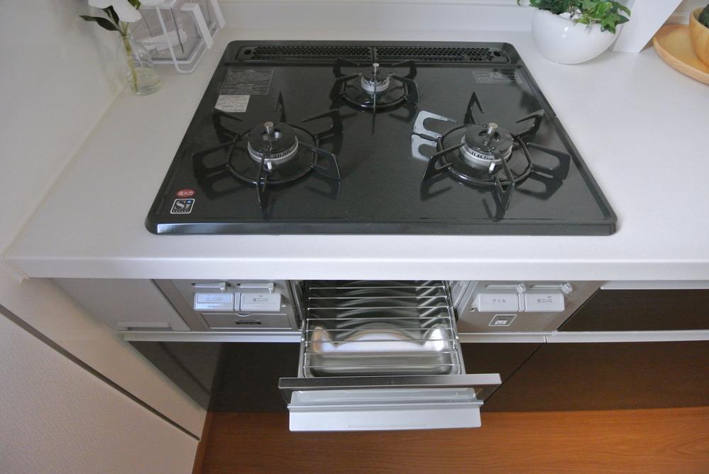 Same specifications photo (kitchen). Seller construction cases