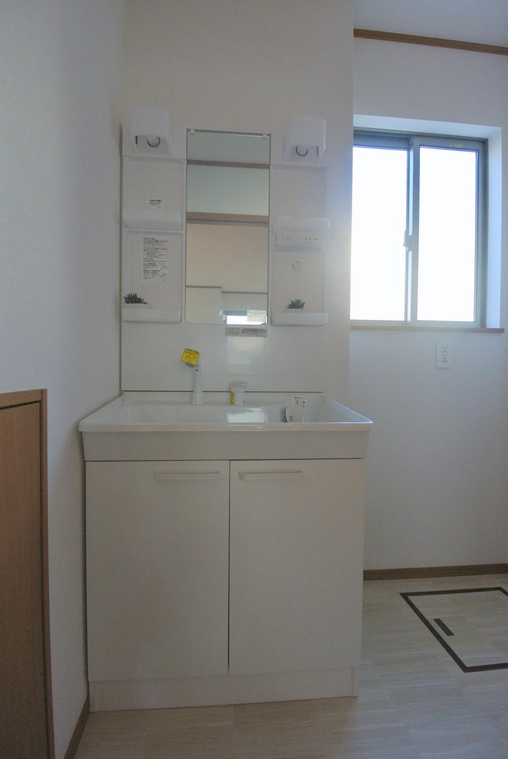 Wash basin, toilet. Seller construction cases