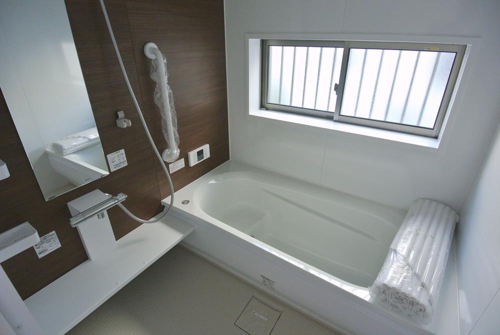 Same specifications photo (bathroom). Seller construction cases