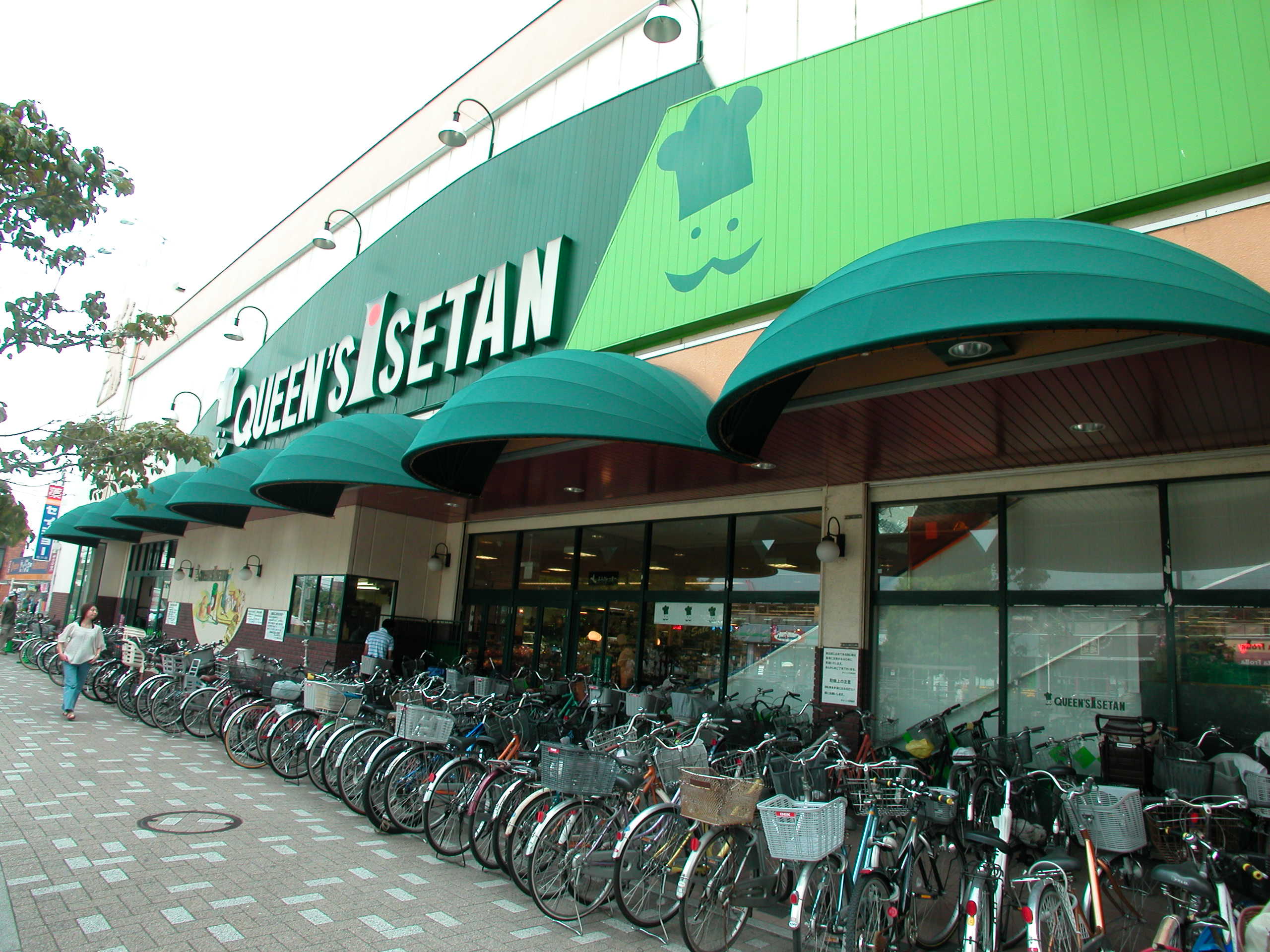 Shopping centre. Muji Queens Sengawa Isetan until the (shopping center) 697m