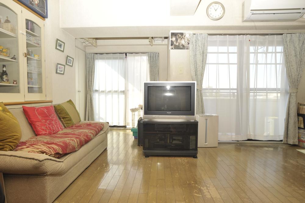 Non-living room. Local (10 May 2013) Shooting