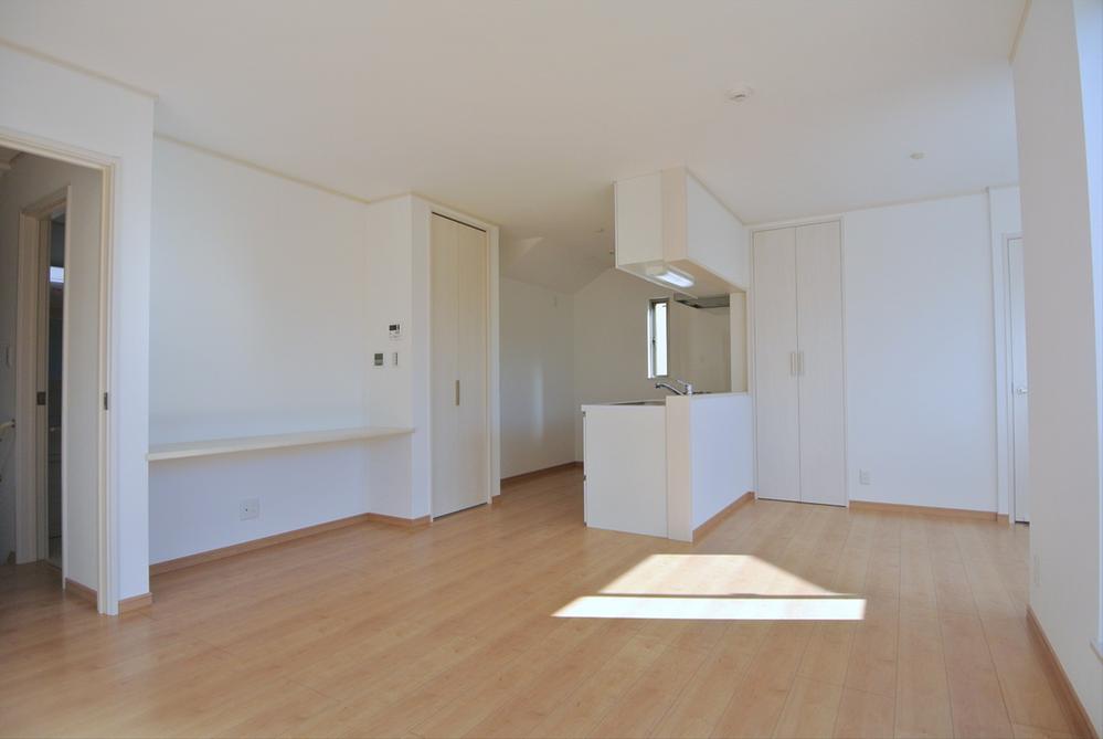 Same specifications photos (living). Seller same specifications