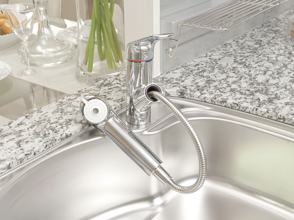 Kitchen.  [Water purification function shower faucet] In handy in a drawer.  ※ All Listings amenities are the same specification.