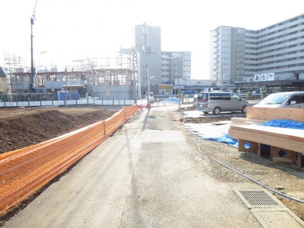 Local photos, including front road. Local front road