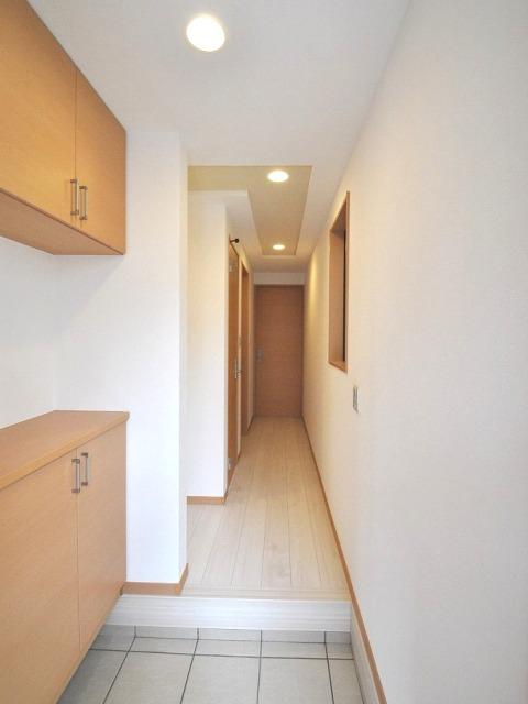 Entrance. Entrance front left of the stairs is followed in the living room. (August 2013) Shooting