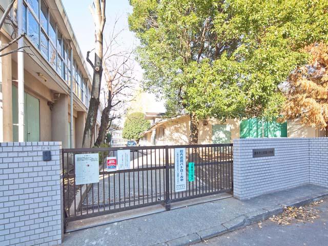 Primary school. Chofu Municipal Wakaba 400m up to elementary school