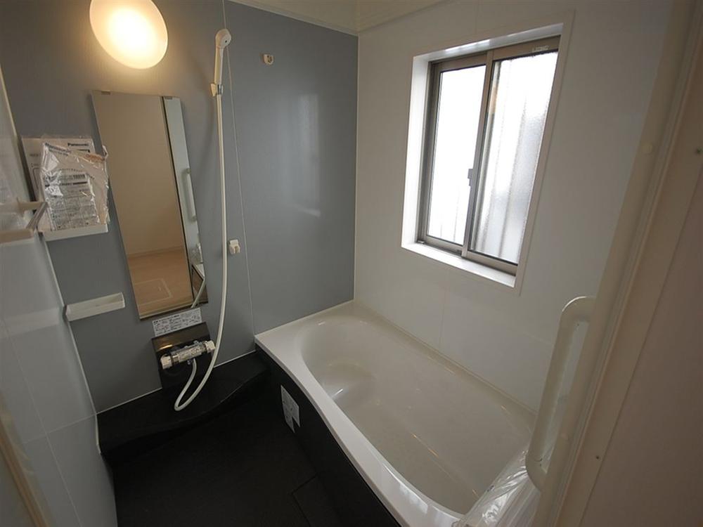 Same specifications photo (bathroom). Seller same specifications