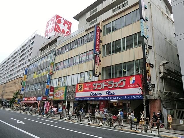 Shopping centre. Royal Plaza to 1057m