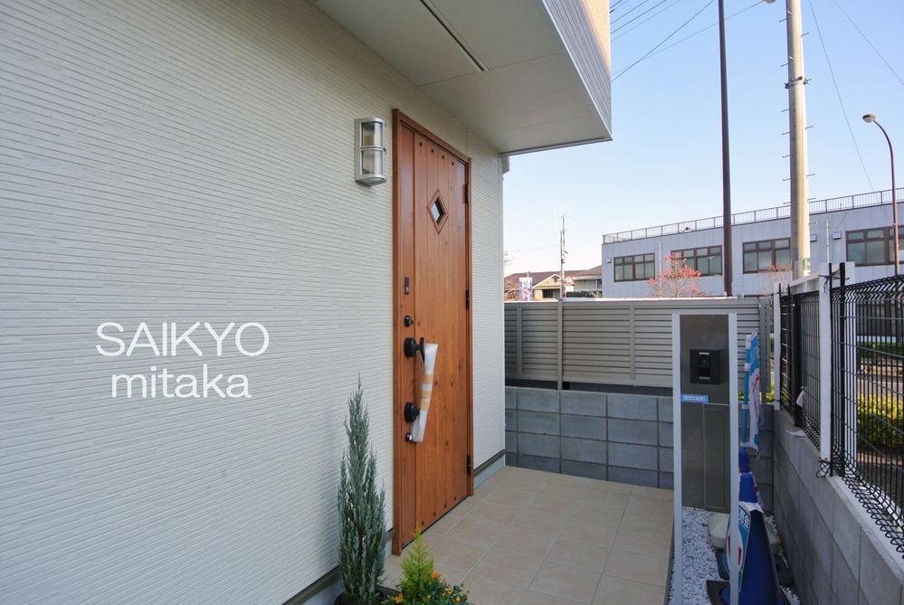 Local appearance photo. Selling local