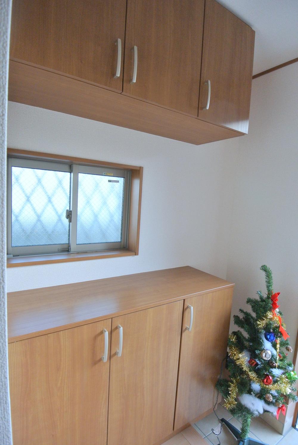 Entrance. Selling local