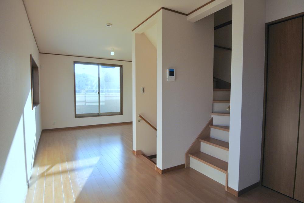 Living. Selling local