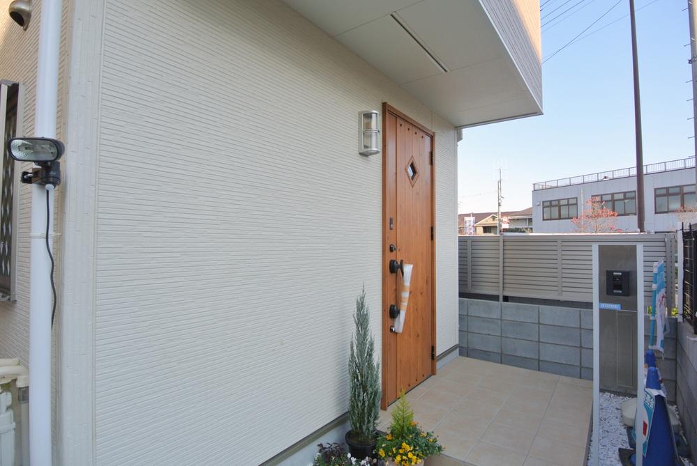 Local appearance photo. Selling local