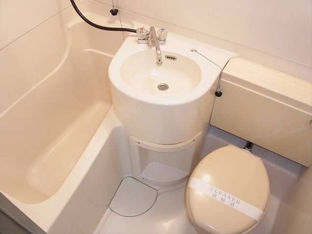 Bath. Large kitchen space in the self-catering school consent.