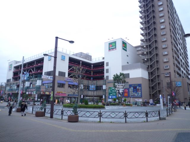 Shopping centre. Maruetsu until the (shopping center) 490m