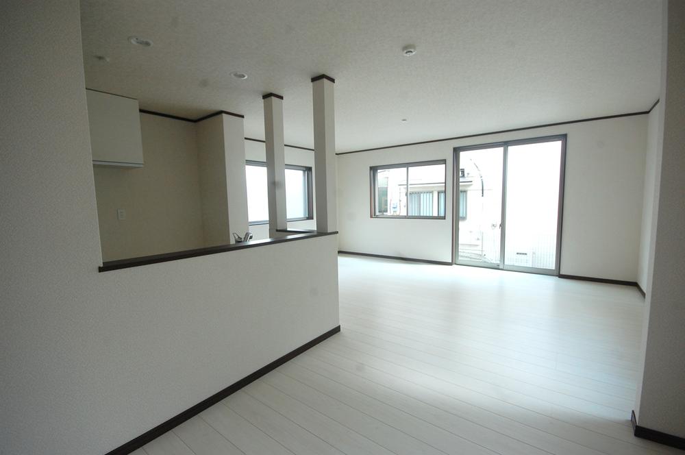 Same specifications photos (living). Seller same specifications