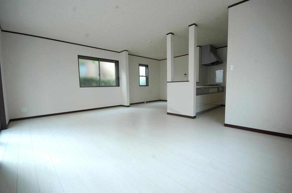 Same specifications photos (living). Seller same specifications