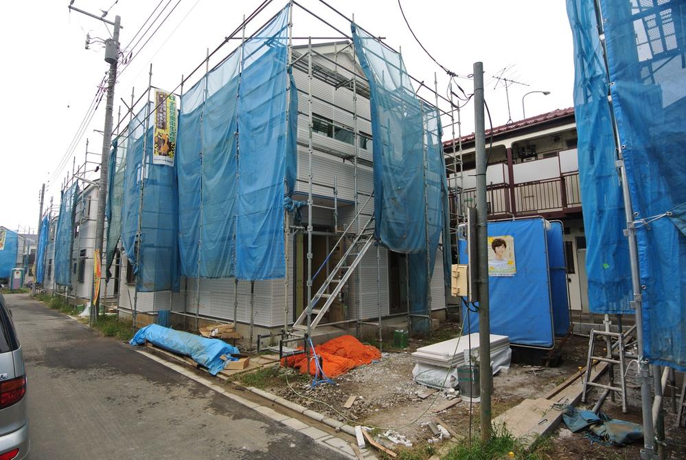 Local photos, including front road. Local (10 May 2013) Shooting