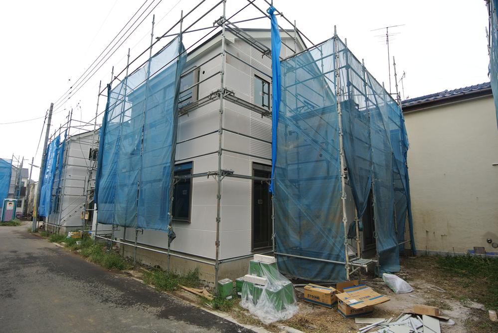 Local photos, including front road. Local (10 May 2013) Shooting