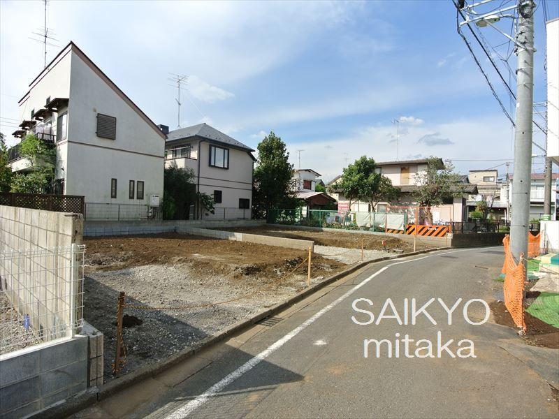 Local photos, including front road. Local (10 May 2013) Shooting