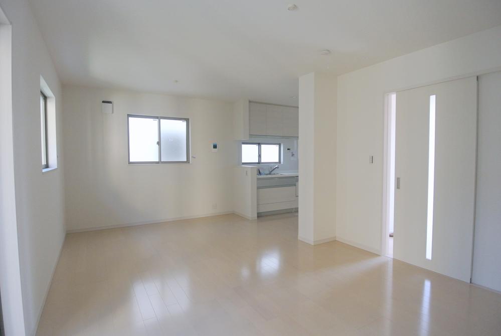 Same specifications photos (living). Seller same specifications