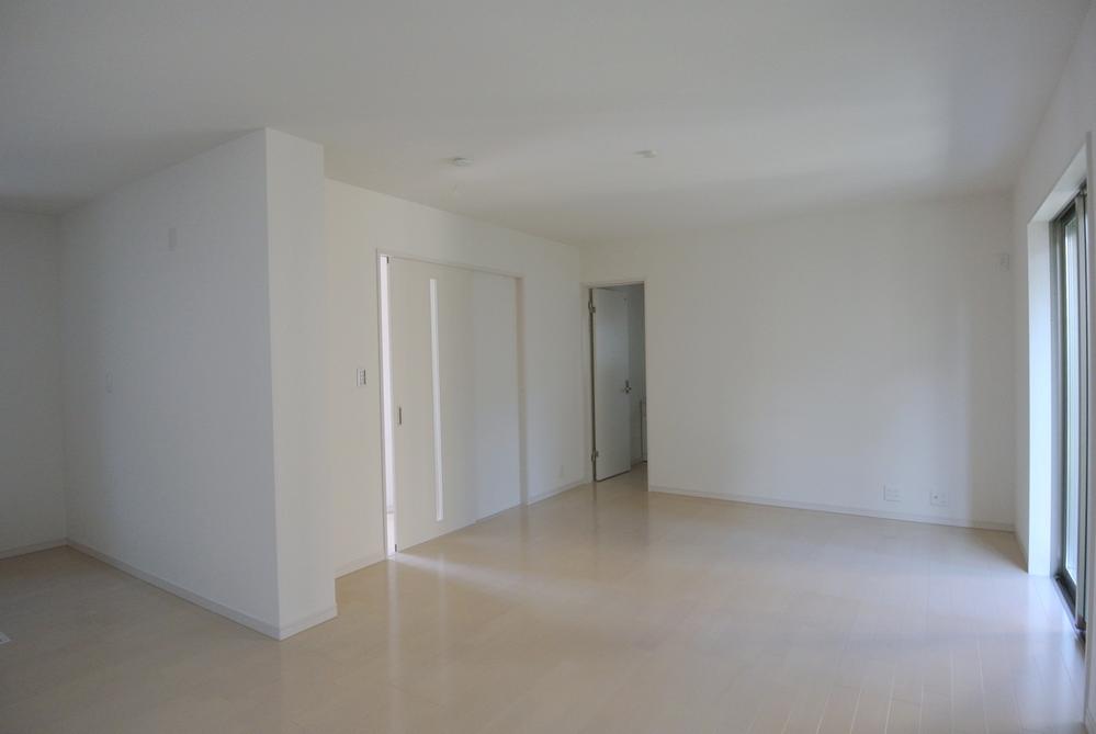 Same specifications photos (living). Seller same specifications