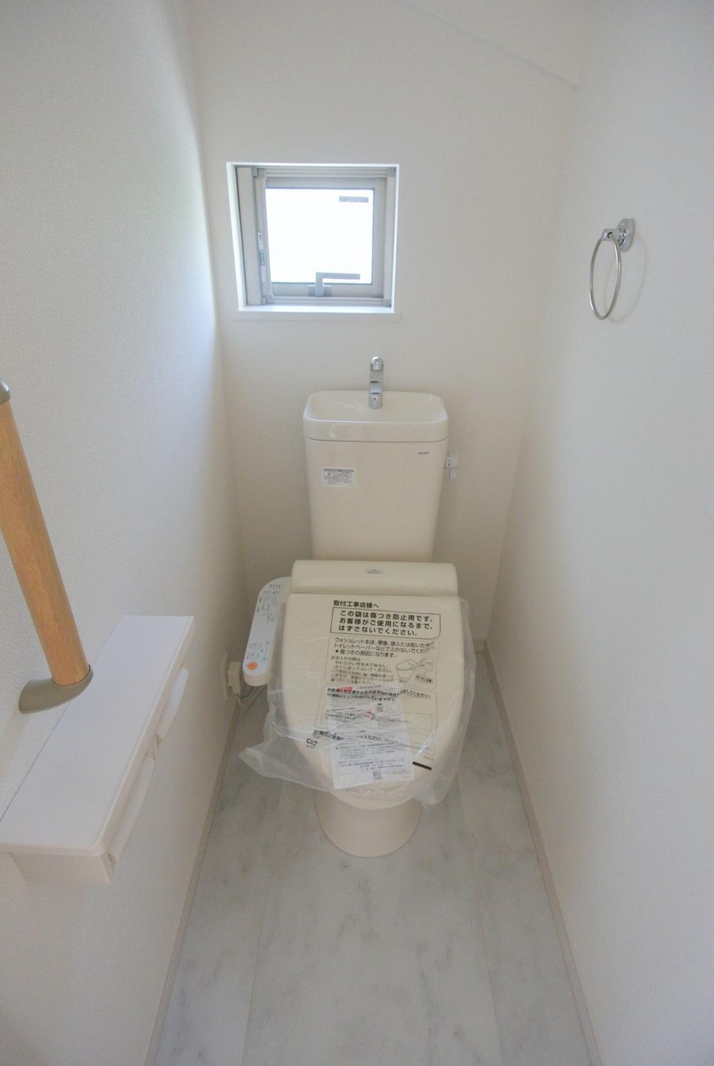 Toilet. Seller same specifications
