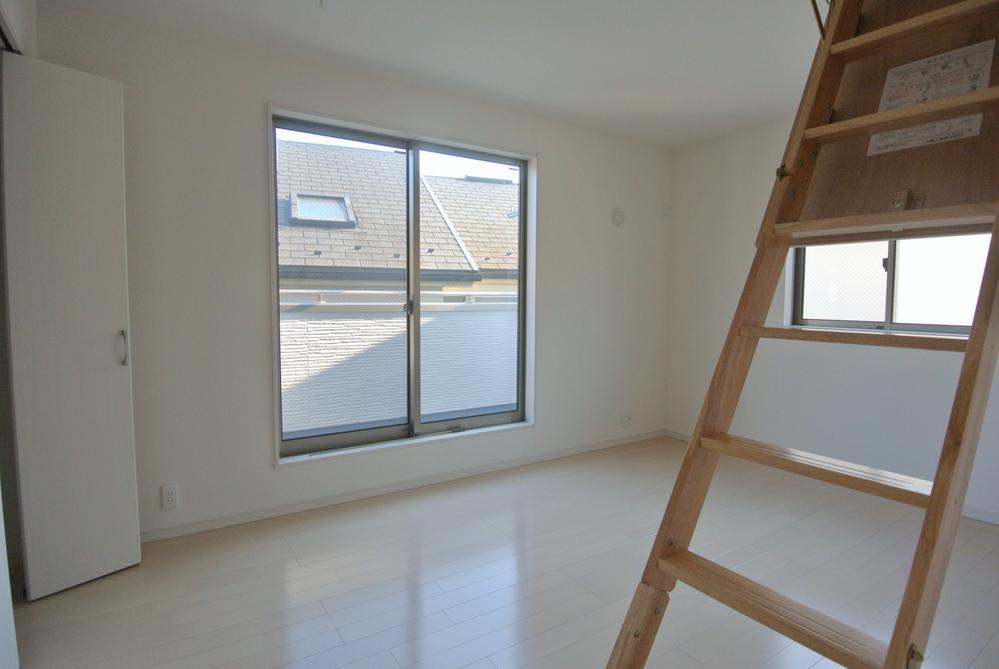 Non-living room. Seller same specifications