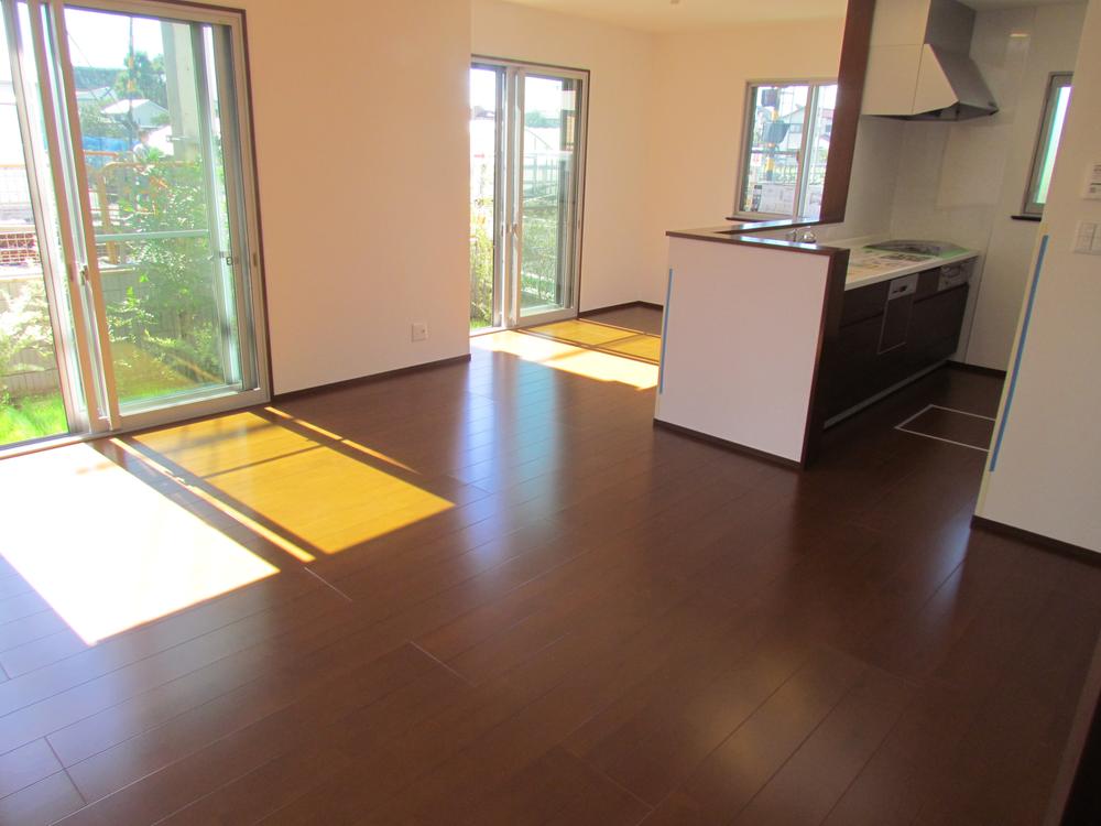 Same specifications photos (living). Same specifications