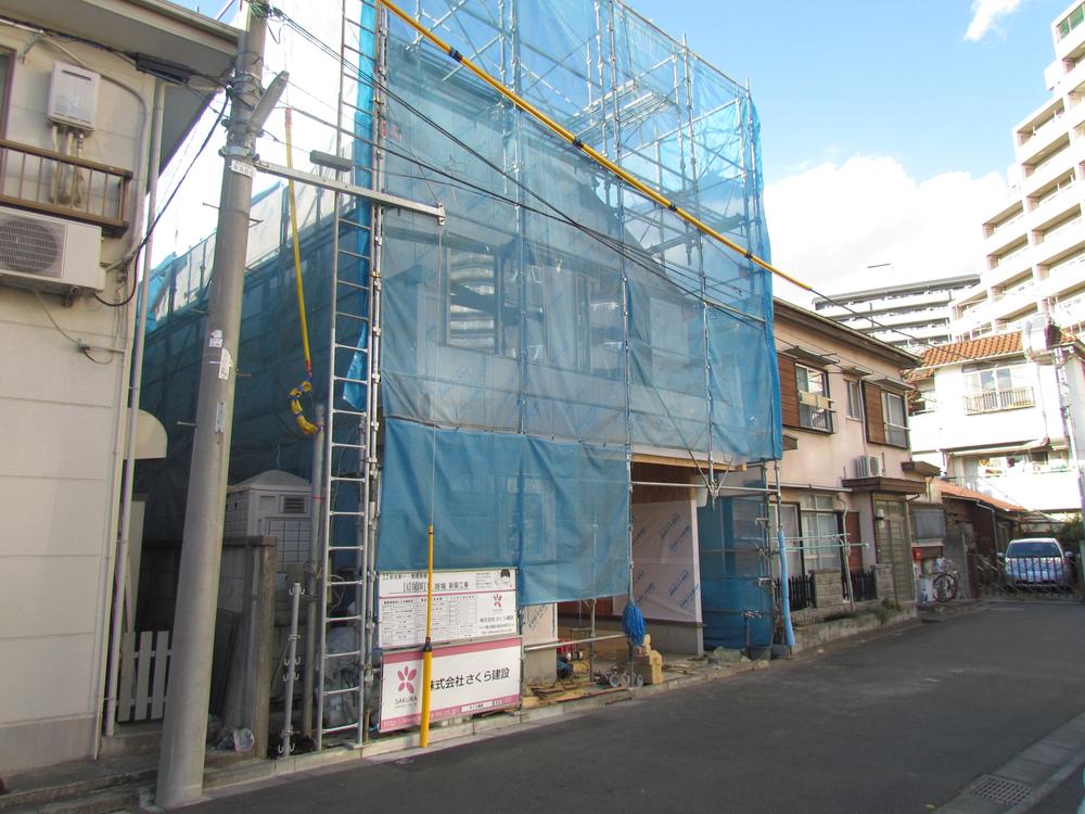 Local appearance photo. Local (12 May 2013) Shooting