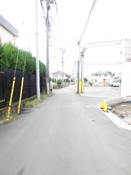 Local photos, including front road. Local front road