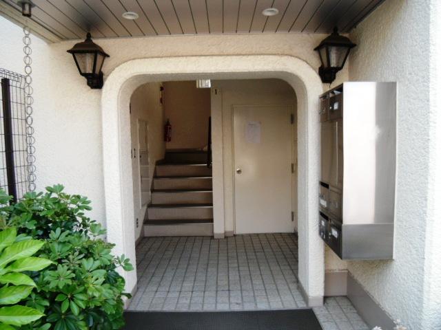 Entrance. Common areas