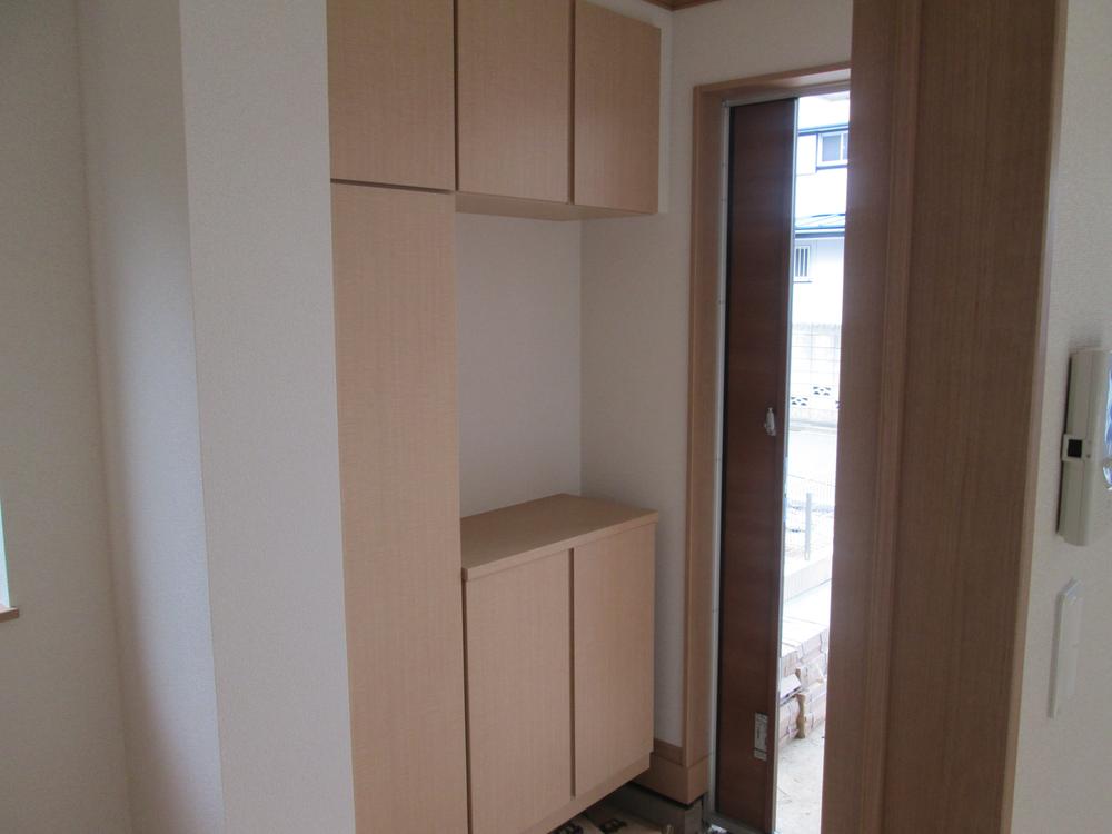 Entrance. Indoor (September 2013) Shooting