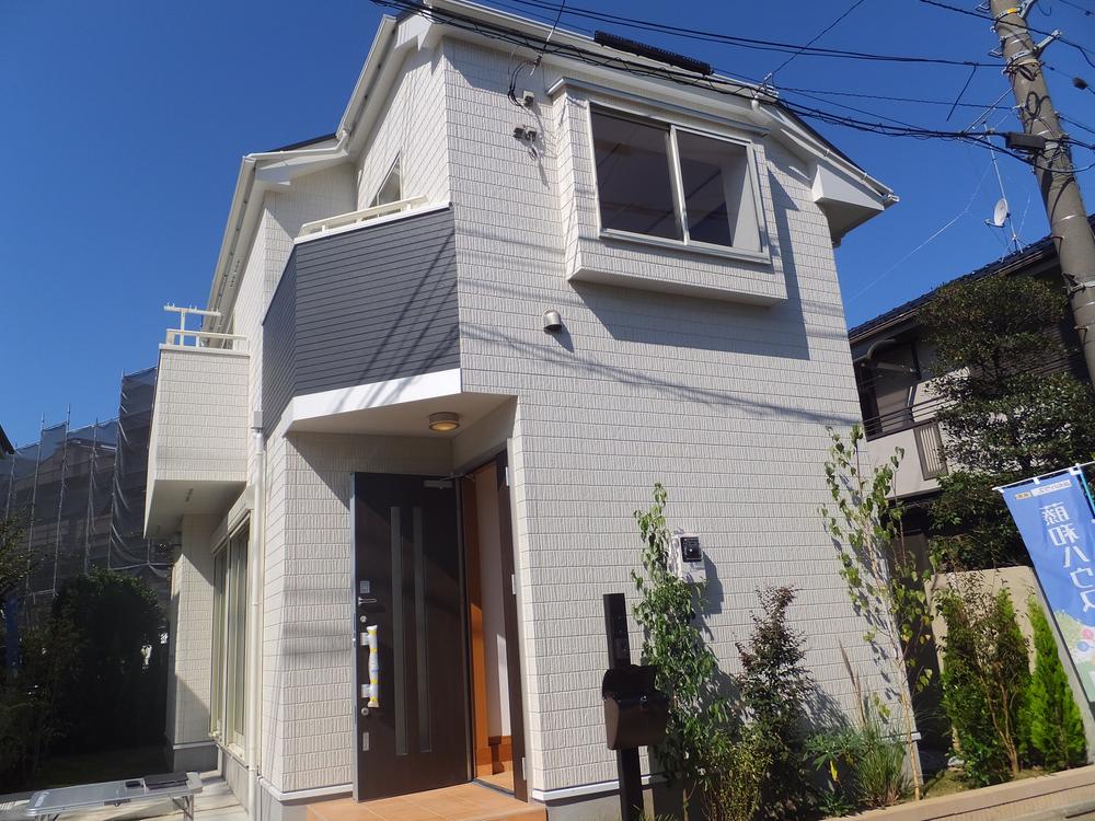 Local appearance photo. Local (10 May 2013) Shooting