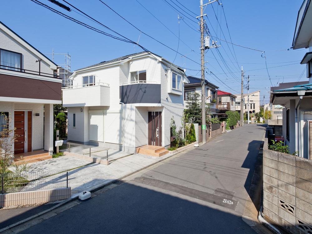 Local appearance photo. Local (10 May 2013) Shooting