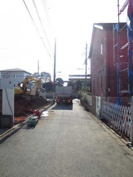 Local photos, including front road. Local front road