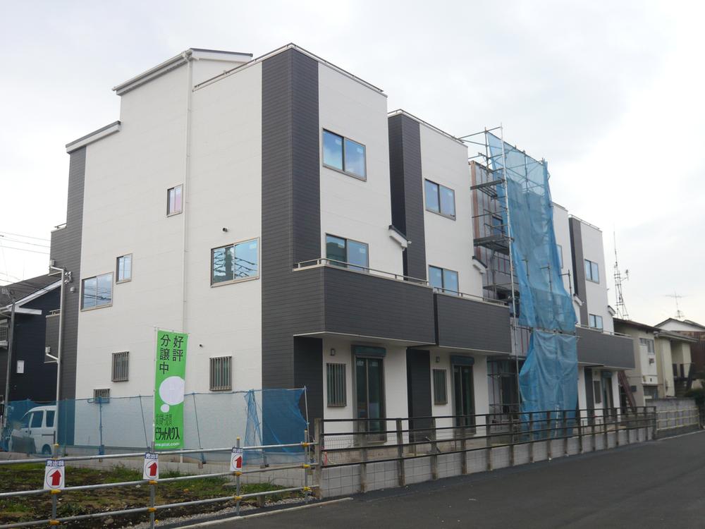 Local photos, including front road. Local (December 26, 2013) Shooting