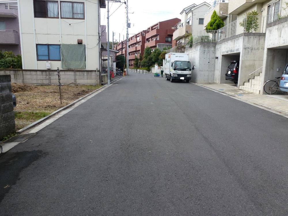 Local photos, including front road. Frontal road