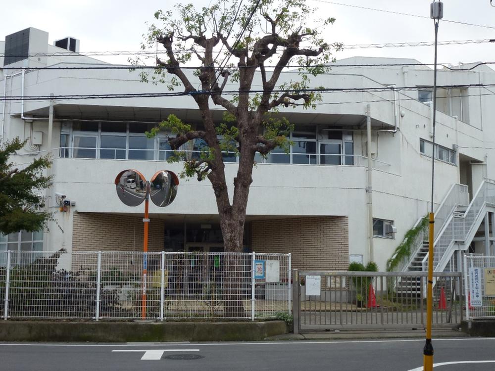 Primary school. Tobitakyu 300m up to elementary school