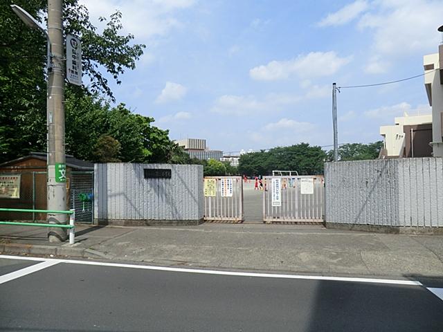 Primary school. To the second elementary school 420m