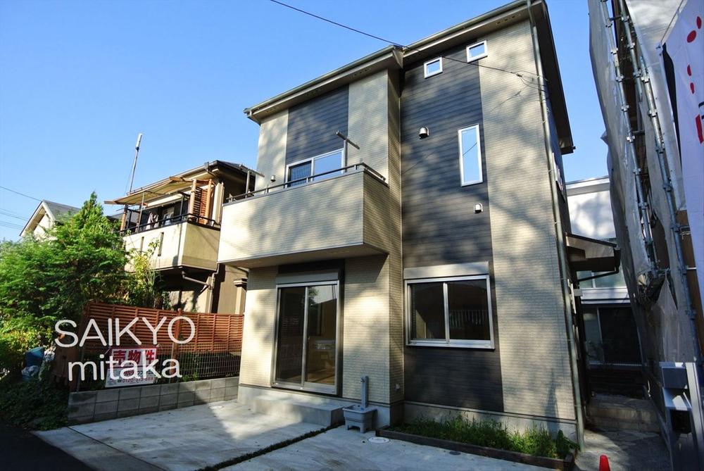 Local appearance photo. Selling local