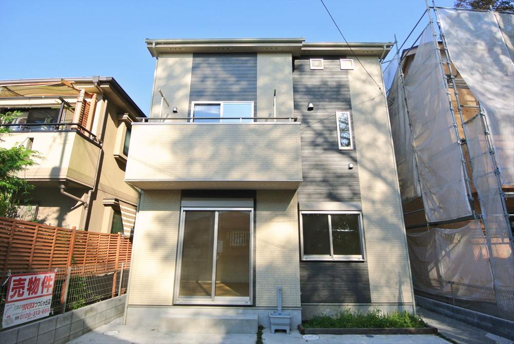 Local appearance photo. Selling local