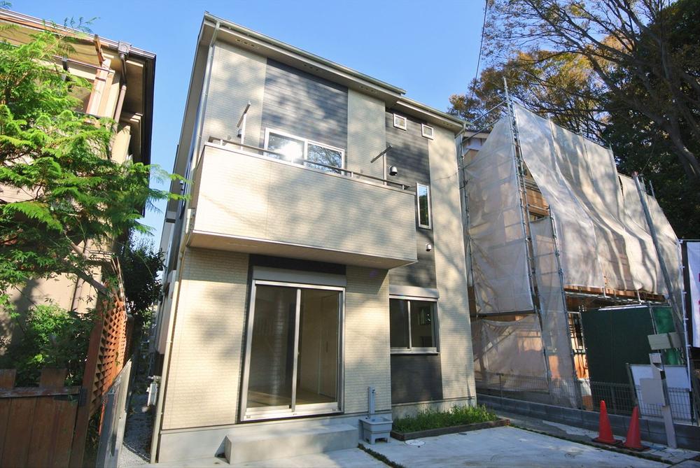 Local appearance photo. Selling local