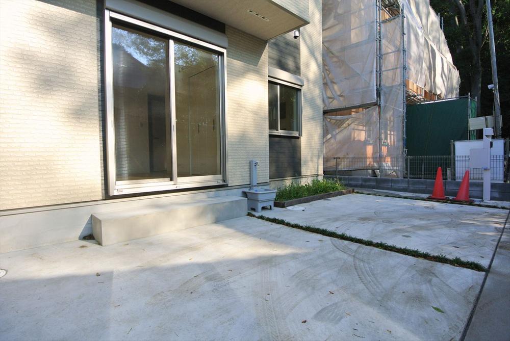 Local appearance photo. Selling local