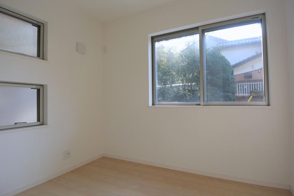 Non-living room. Selling local