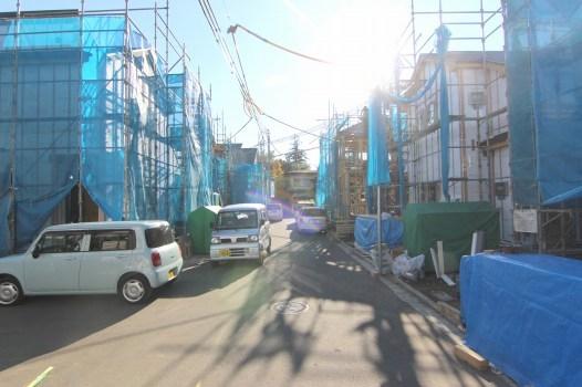 Local photos, including front road. Selling local