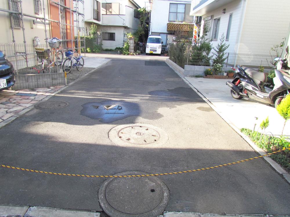 Local photos, including front road. Local (12 May 2013) Shooting