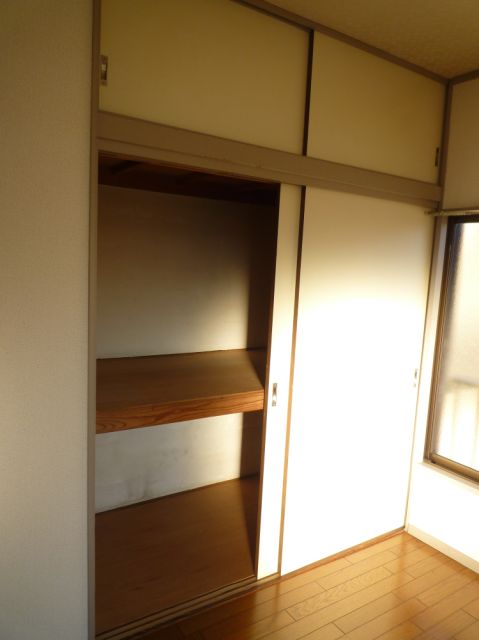 Receipt. Upper closet also housed 1 tatami minute.