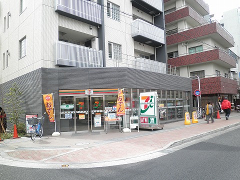 Convenience store. Seven-Eleven Chofu Station North store up (convenience store) 165m